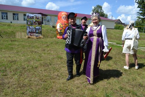 Надо корни возрождать: В Набережных Морквашах прошел фестиваль окрошки
