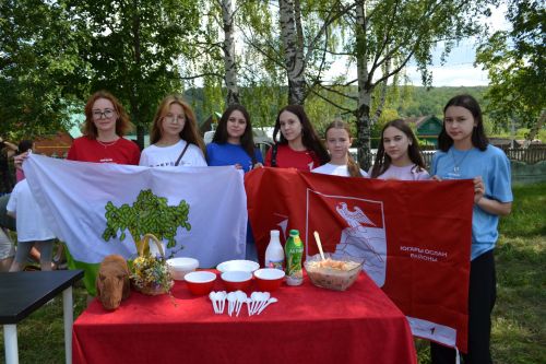 Надо корни возрождать: В Набережных Морквашах прошел фестиваль окрошки