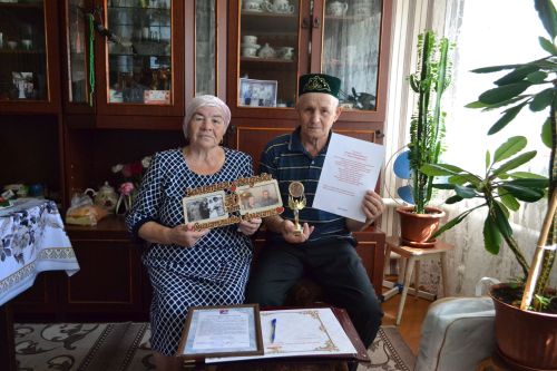 Супругов Миннибаевых из Макулова поздравили с золотой свадьбой