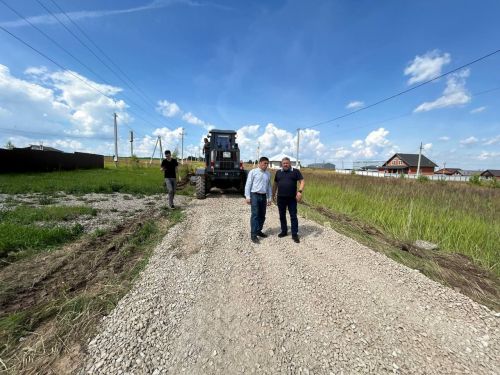 В Верхнеуслонском районе построили дорогу для семьи с особым ребенком