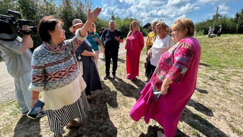 Жители Ключищ обеспокоены возможным уничтожением липовой аллеи