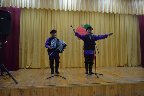 Майдан: в ненастье - под крышей, а праздник - в сердцах