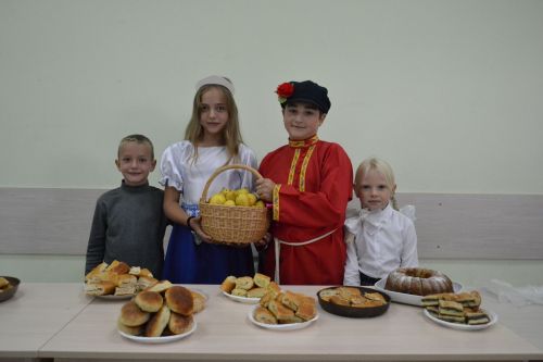 Майдан: в ненастье - под крышей, а праздник - в сердцах