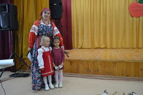 Майдан: в ненастье - под крышей, а праздник - в сердцах