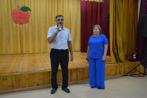 Майдан: в ненастье - под крышей, а праздник - в сердцах
