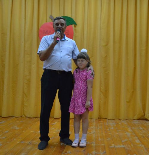 Майдан: в ненастье - под крышей, а праздник - в сердцах