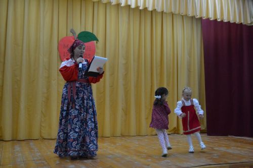 Майдан: в ненастье - под крышей, а праздник - в сердцах