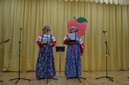 Майдан: в ненастье - под крышей, а праздник - в сердцах