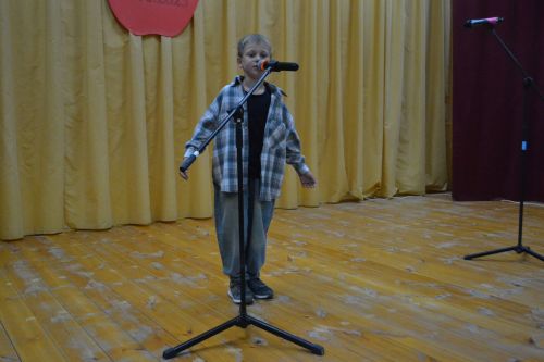 Майдан: в ненастье - под крышей, а праздник - в сердцах