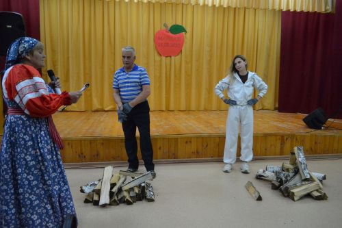 Майдан: в ненастье - под крышей, а праздник - в сердцах