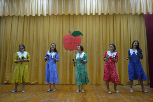 Майдан: в ненастье - под крышей, а праздник - в сердцах