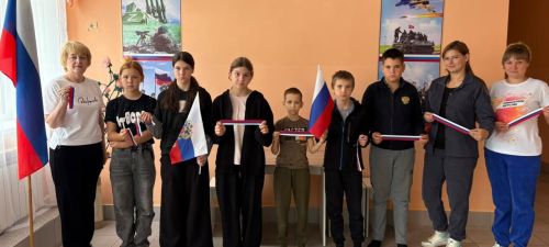 Исторический час о флаге России прошел в Русском Макулове