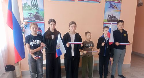 Исторический час о флаге России прошел в Русском Макулове