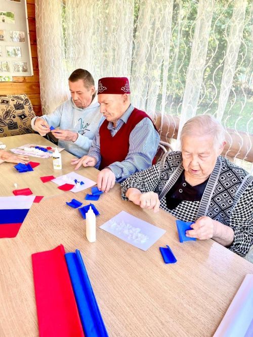Интернат-йортта музей хезмәткәрләре белән даими очрашулар дәвам итә