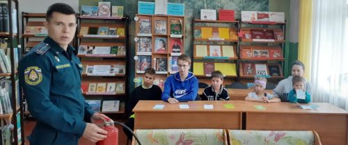 Читатели Кировской библиотеки узнали, как прийти на помощь первыми