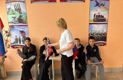 Исторический час о флаге России прошел в Русском Макулове