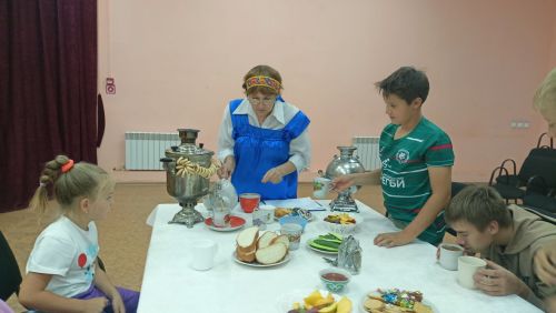 Фольклорные посиделки у самовара прошли для школьников в Татарстане