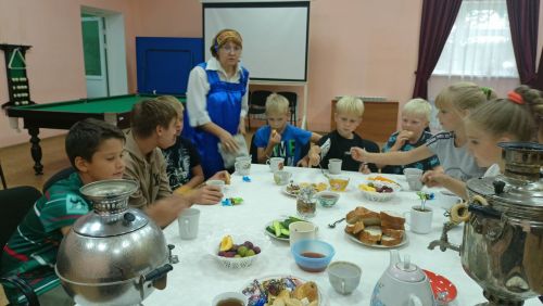 Фольклорные посиделки у самовара прошли для школьников в Татарстане