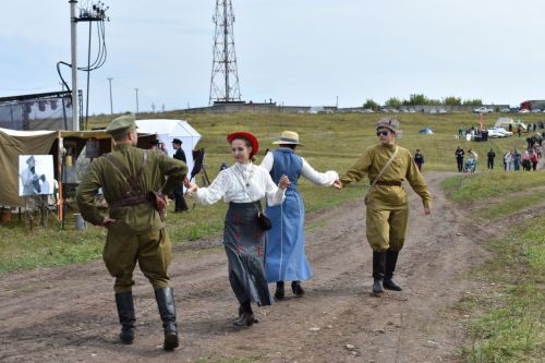 Машина времени в Верхнем Услоне: первый день фестиваля «Соколка-2025»