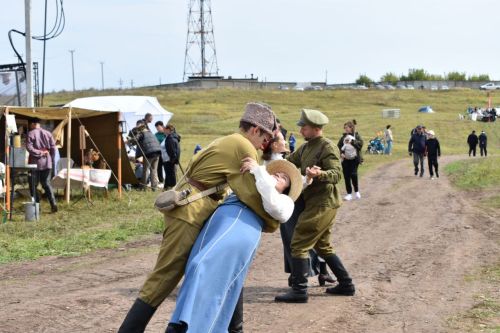 Машина времени в Верхнем Услоне: первый день фестиваля «Соколка-2025»