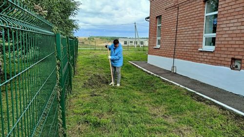 Субботник прошел у Кильдеевского сельского Дома культуры