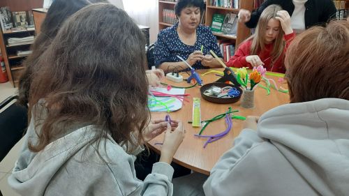Мастер-класс по созданию тюльпанов прошел в районной библиотеке