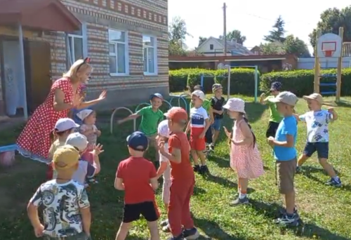 Макылда Минни Маус белән бергә Дуслык көнен бәйрәм иттеләр