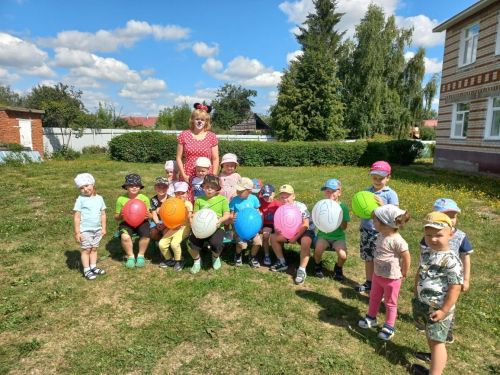 Макылда Минни Маус белән бергә Дуслык көнен бәйрәм иттеләр