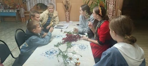 Королева Осень посетила детей в Ямбулатовском сельском ДК