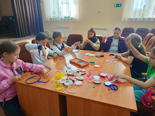 Макылда балалар кул эшләренә өйрәнәләр