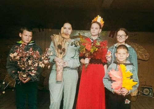 Королева Осень посетила детей в Ямбулатовском сельском ДК