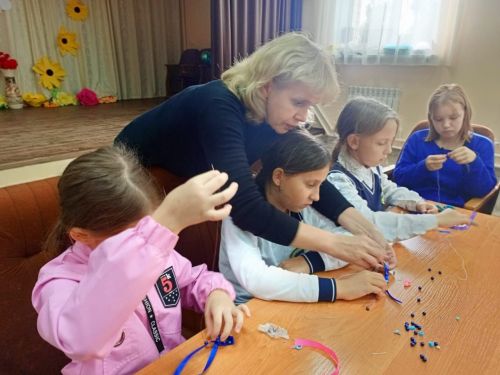 Макылда балалар кул эшләренә өйрәнәләр
