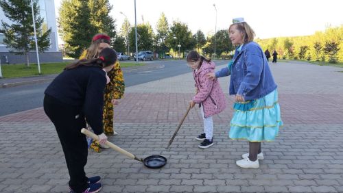 Народные забавы для детей: в Верхнем Услоне прошел перенесенный праздник