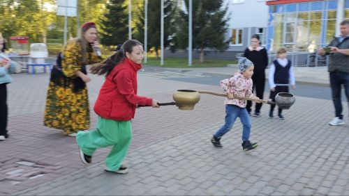 Народные забавы для детей: в Верхнем Услоне прошел перенесенный праздник