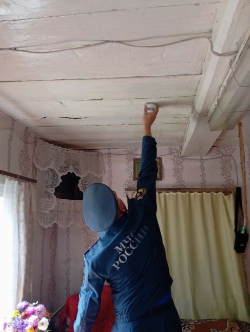 Семьям Верхнеуслонского района установили пожарные извещатели