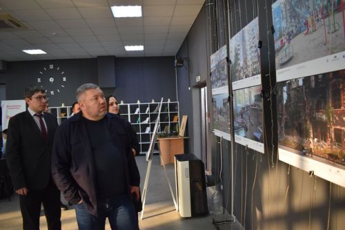 В Верхнем Услоне открылась фотовыставка о событиях на Донбассе