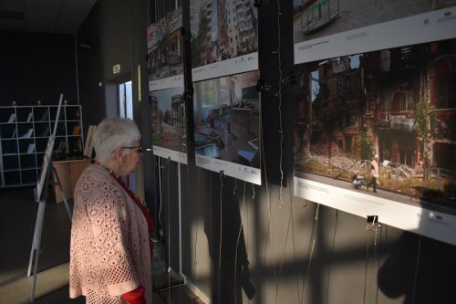 В Верхнем Услоне открылась фотовыставка о событиях на Донбассе