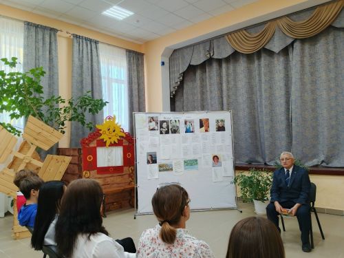 Поэт Николай Мякишев рассказал о своем творчестве детям