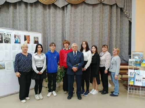 Поэт Николай Мякишев рассказал о своем творчестве детям