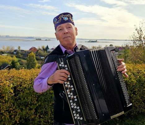 Бессменный баянист «Идэлькэй» Салим Кадыров отмечает 75-летие