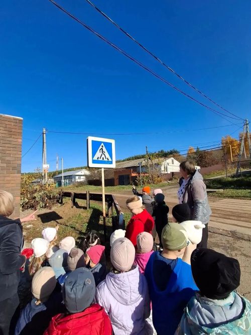 Балалар юлны кичү билгеләре белән таныштылар