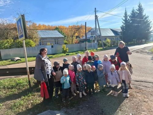 Балалар юлны кичү билгеләре белән таныштылар