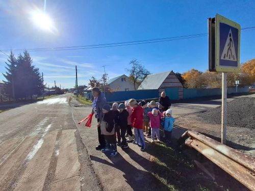 Балалар юлны кичү билгеләре белән таныштылар