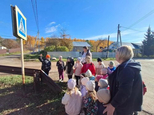Балалар юлны кичү билгеләре белән таныштылар