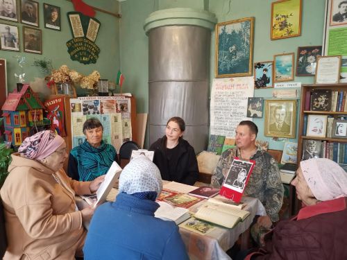 Кызыл Байракта өлкән буын белән әдәби очрашу узды