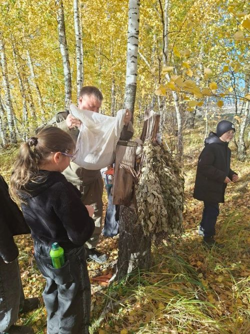 Школьники Куралова вместе с экологами помогли косулям, зайцам и птицам