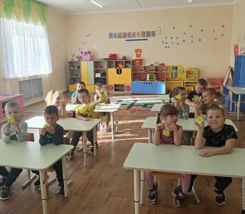 ЮИДовцы подарили фликеры малышам Кураловского детсада