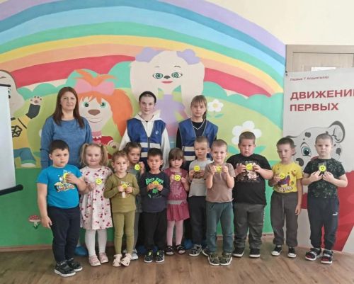 ЮИДовцы подарили фликеры малышам Кураловского детсада