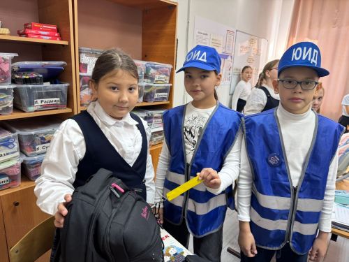 Юные инспекторы движения провели акцию «Засветись!» в школах района