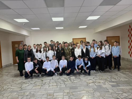 Яр Буе Морквашы укучылары диңгез пехотасы ветераннары белән очрашты
